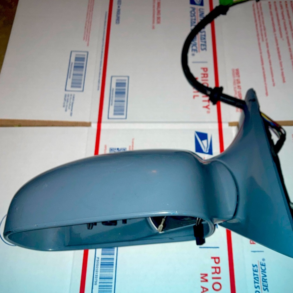 1999-2004 Cadillac Deville, DTS driver side mirror RH OEM